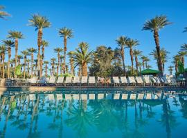 Palm Springs Camping Resort Loft Cabin 1，位于棕榈荒漠的度假园