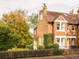 Midsomer Cottage- Spacious Victorian Cottage with parking & garden - Close to City and ring road