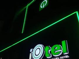 iOtel Luxury Kiosk Hotel，位于安吉利斯克拉克国际机场 - CRK附近的酒店