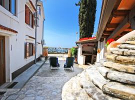 Casa Astrid by the sea in Porec，位于波雷奇的酒店