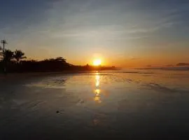 Apartamento pé na areia no centro de Bertioga