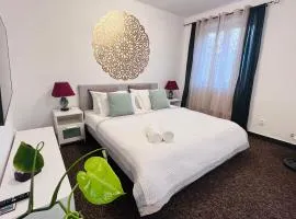 BL - The Townhouse, 24hr Self Check-in, Free Private Parking, Garden, Adjacent to beautiful City Park, City Centre 5 min walk