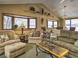 Phillips Cabin with Lake Views and Private Dock!，位于Phillips的酒店