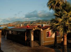 Cabaña R y A Valle de Guadalupe，位于瓜达鲁佩镇Adobe Guadalupe酒庄附近的酒店