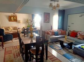 فاكانزا شقة فندقية مفروشة- vacanze，位于法尤姆Maḩaţţat ar Ru'ūs附近的酒店
