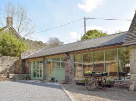 The Coach House At Stable Cottage，位于Derwydd的度假屋