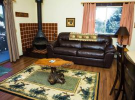 Elkhorn One Bedroom Condo with River View from Deck and Walking Distance to Estes Park - #3262，位于埃斯蒂斯帕克的酒店