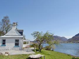 Loch Shore Cottage，位于唐尼的度假屋