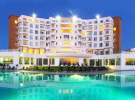 里亚德摩加多尔海景大酒店及水疗中心，位于丹吉尔的酒店