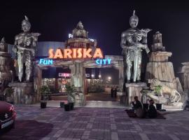 CLUB 21 by Sariska Fun City, Alwar，位于Mācheri的酒店