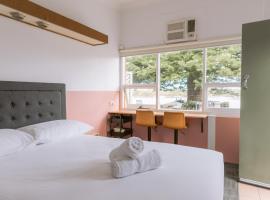 Black Swan Waterfront Motel，位于斯旺西的酒店