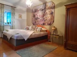 Doppelbettzimmer auf Bauernhof in Naturalleinlage