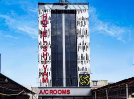 Hotel Shivam，位于Rājpīpla的酒店