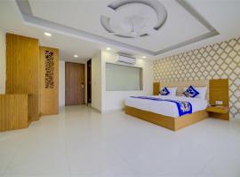 Hotel Decent Suites - Delhi Airport，位于新德里德里英迪拉•甘地国际机场 - DEL附近的酒店