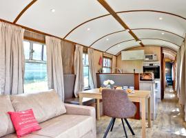 Brunel Boutique Railway Carriage 5，位于Dawlish Warren的酒店