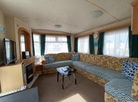 Pet friendly Holiday Caravan sleeps 5，位于赫姆斯比的酒店