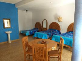 Hotel Villas Monteli Suites Cuernavaca，位于库埃纳瓦卡的山林小屋