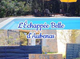 2 pièces "Le Brin de soleil" Gites appart 'hôtel L'ECHAPPEE BELLE D'AUBENAS Logement 1 sur 3，位于欧布纳的低价酒店