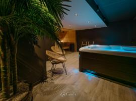 Luxueus genieten aan zee: private jacuzzi en sauna，位于克诺克－海斯特的Spa酒店