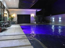 Lovely 2-bedroom hotspring resort，位于卡兰巴的酒店