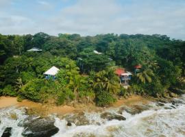 Tesoro Escondido Lodge & Cabinas，位于博卡斯德尔托罗的宠物友好酒店