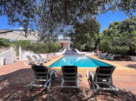 Beautiful private Villa with pool, Boliqueime, Loulé，位于博利凯梅的酒店