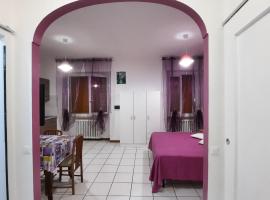 Appartamento tra Como e Milano，位于Bregnano的酒店