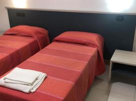 La Voglia Albergo HOTEL VIA REPUBBLICA 50 -29010 VILLANOVA SULL ARDA -PIACENZA，位于Villanova sullʼArda的酒店