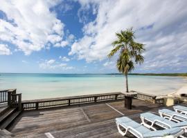 Sand Dollar at Ten Bay Beach home，位于Savannah Sound的酒店