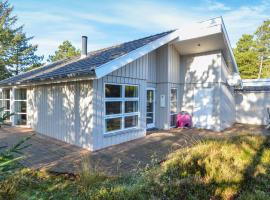 Holiday Home Småfolksvej Rømø Iv，位于博利尔马克的带按摩浴缸的酒店