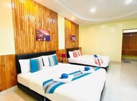 kinjo park pool view delux2 (double bed)，位于Ban Ton Liang的酒店