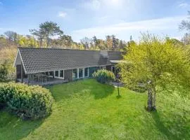 Lovely Home In Fårevejle With Wifi