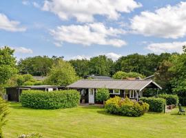 Gorgeous Home In Farsø With Kitchen，位于Farsø的酒店