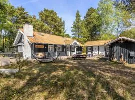 Beautiful Home In Stege With Kitchen