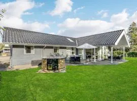 Cozy Home In Slagelse With Kitchen