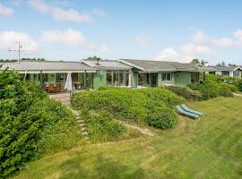 Holiday Home Holbæk 39 With Hot Tub，位于霍尔拜克的酒店