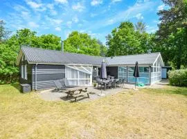 Gorgeous Home In Glesborg With Kitchen