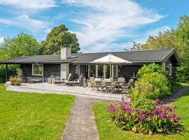 3 Bedroom Stunning Home In Tisvildeleje，位于齐斯维勒莱厄的酒店