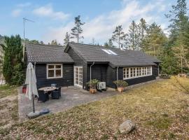 Nice Home In Silkeborg With Wifi And 3 Bedrooms，位于锡尔克堡的酒店
