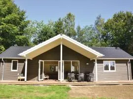 Three-Bedroom Holiday Home In Tikob