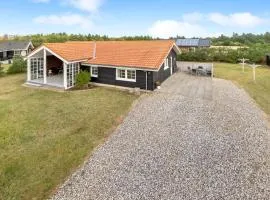 Gorgeous Home In Skjern With Wifi
