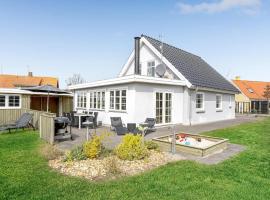 Cozy Home In Glesborg With Kitchen，位于Bønnerup Strand的酒店