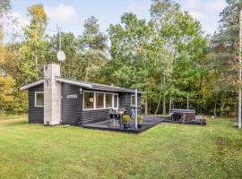 Lovely Home In Hadsund With Kitchen，位于海松的酒店