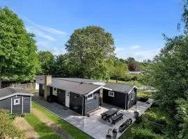 3 Bedroom Cozy Home In Vejby