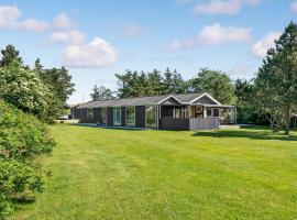 Three-Bedroom Holiday Home In Blavand，位于布拉万德的酒店