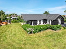 Holiday Home Drosselvænget Juelsminde Xii，位于尤尔斯明讷的酒店