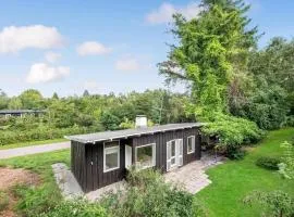 2 Bedroom Lovely Home In Tisvildeleje
