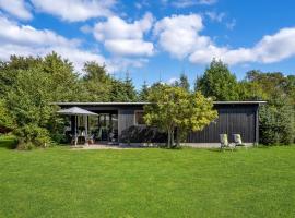 3 Bedroom Cozy Home In Græsted，位于Græsted的酒店