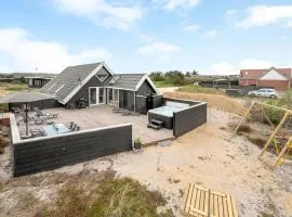 Three-Bedroom Holiday Home In Hvide Sande