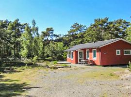 Nice Home In Aakirkeby With 3 Bedrooms And Wifi，位于维斯特索马肯的酒店